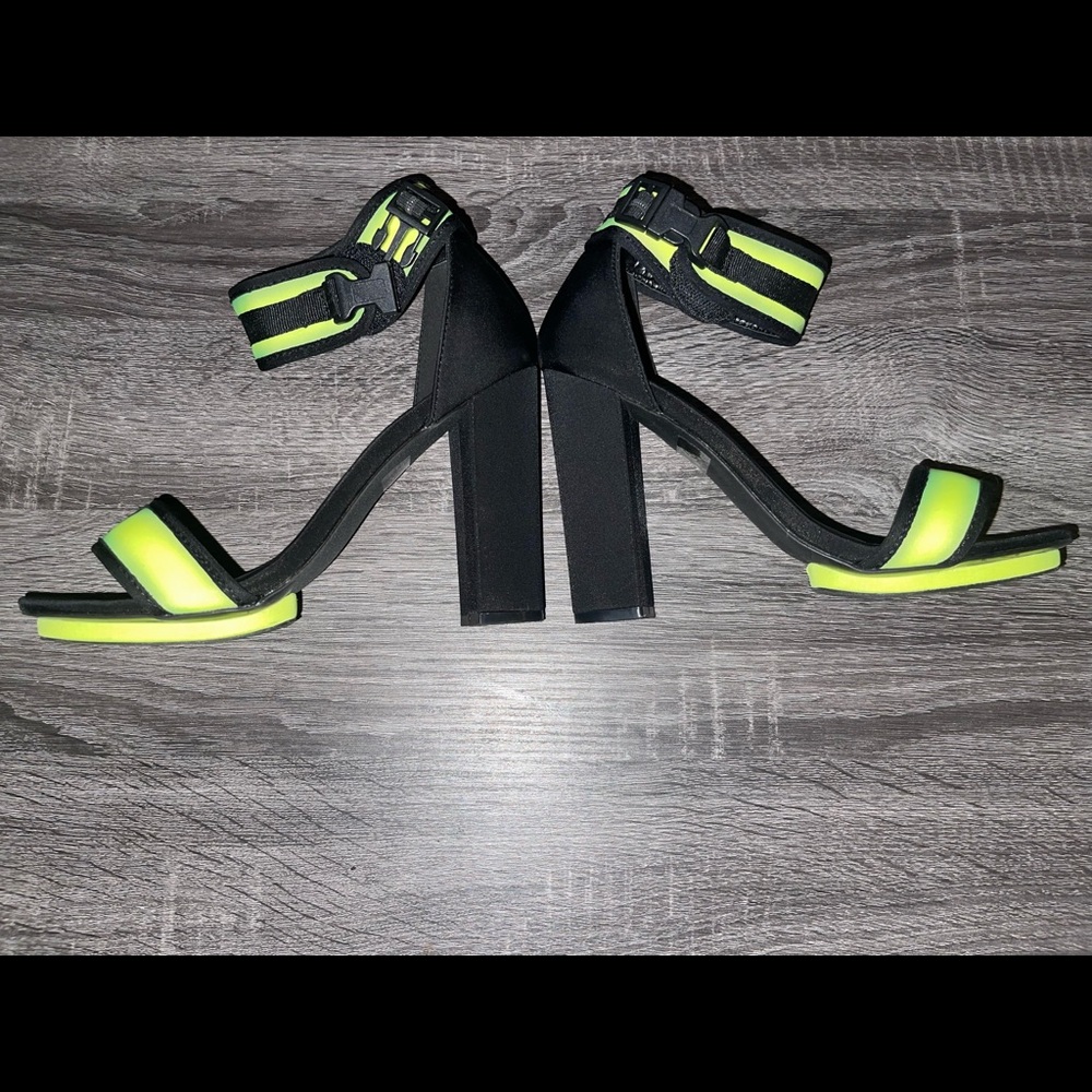 Wild Diva Neon Yellow Block heels size 8 1/2 - Picture 2 of 6